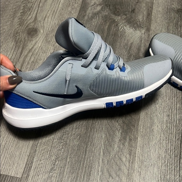Men’s 10.5 Nike Gray and Blue Athletic Shoes with Cushioned Support - Picture 7 of 9